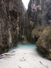 Ladder down to Togo Chasm